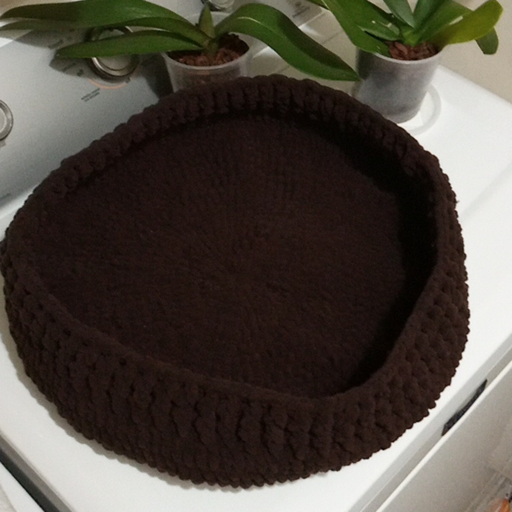 Hand made cat basket crochet. Hand made